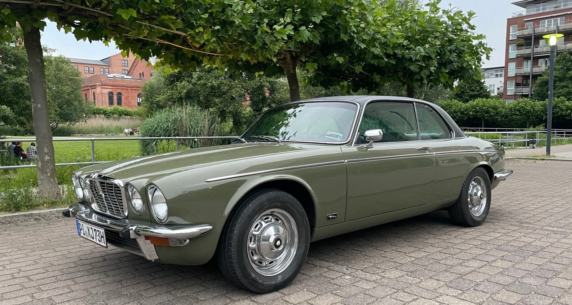 Esituotantomallin Jaguar XJ Coupé -74