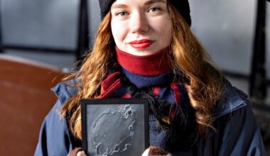 Kuuhullu Jonna Rintamäki on tähtitornin hoitaja