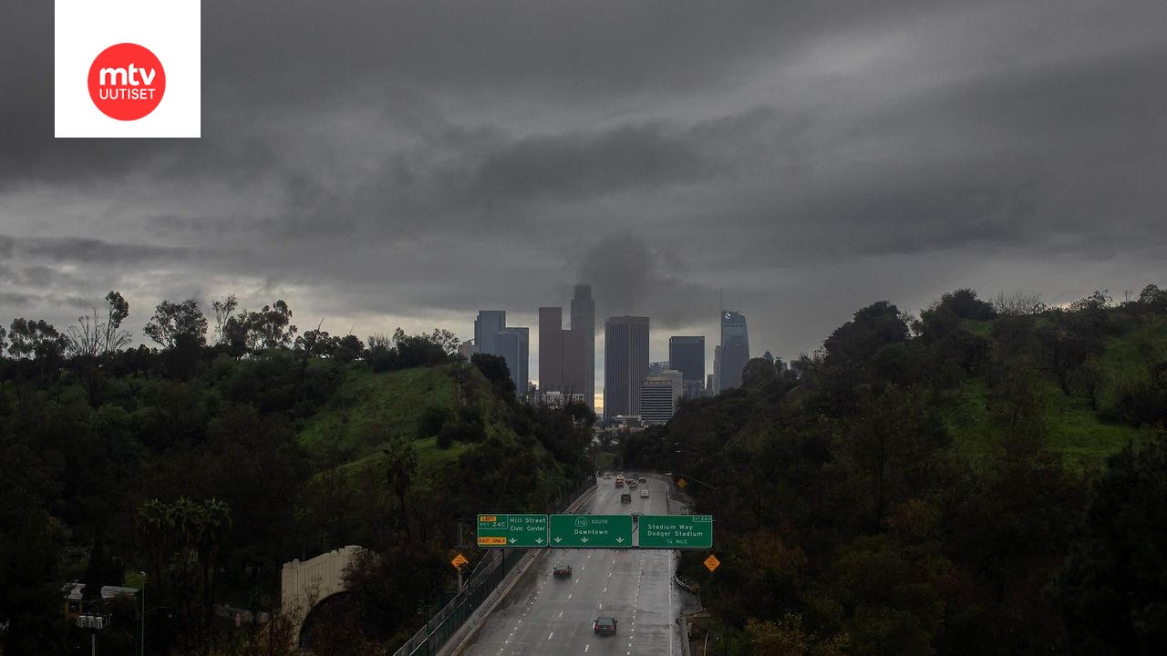 Viranomaiset varoittavat maanvyörymistä.