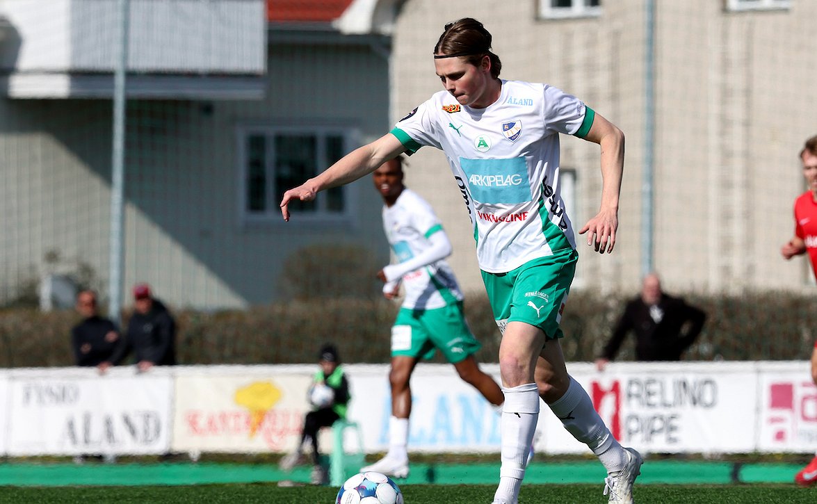 ​Niilo Kujasalon KuPS-siirto hyvä osoitus IFK Mariehamnista kehittymisympäristönä - myös siirtokorvaus seuralle