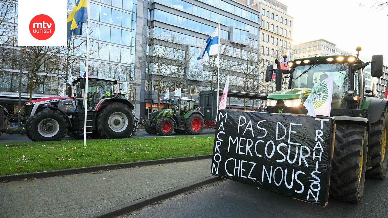 Mercosur-kauppasopimusta vastustavat maanvijelijät osoittivat mieltään Brysselissä torstaina 18. joulukuuta