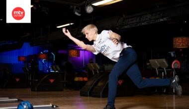 Väänäsellä on ollut marraskuun lopussa hellinneen miesten maailmanmestaruuden jälkeen vientiä. Viimeksi kotikaupunki Joensuu järjesti kultapojalleen juhlat pari viikkoa sitten.