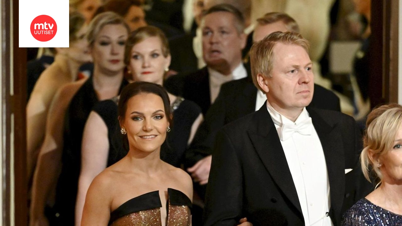 Katri Riihilahti saapui Linnaan tyylikkäässä kultamekossa – Akilta tanssiletkautus