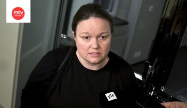 Eduskunnan sosiaali- ja terveysvaliokunnan puheenjohtaja SDP:n Krista Kiuru eduskunnan sote-valiokunnan kokouksen jälkeen Helsingissä torstaina.