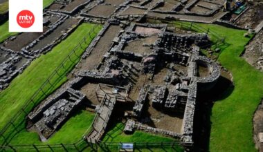 Hadrianuksen vallin lähellä sijaitsevan Vindolandan linnoituksen kylpyjen ja käymälöiden raunioita.