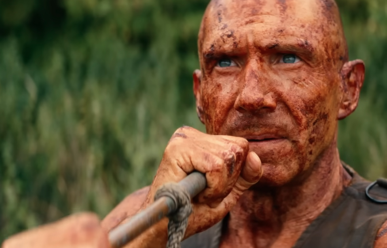 Hyytävä kuva uudesta 28 vuotta myöhemmin -elokuvasta - Ralph Fiennes näyttää siltä, että hän aikoo kirota koko maailman