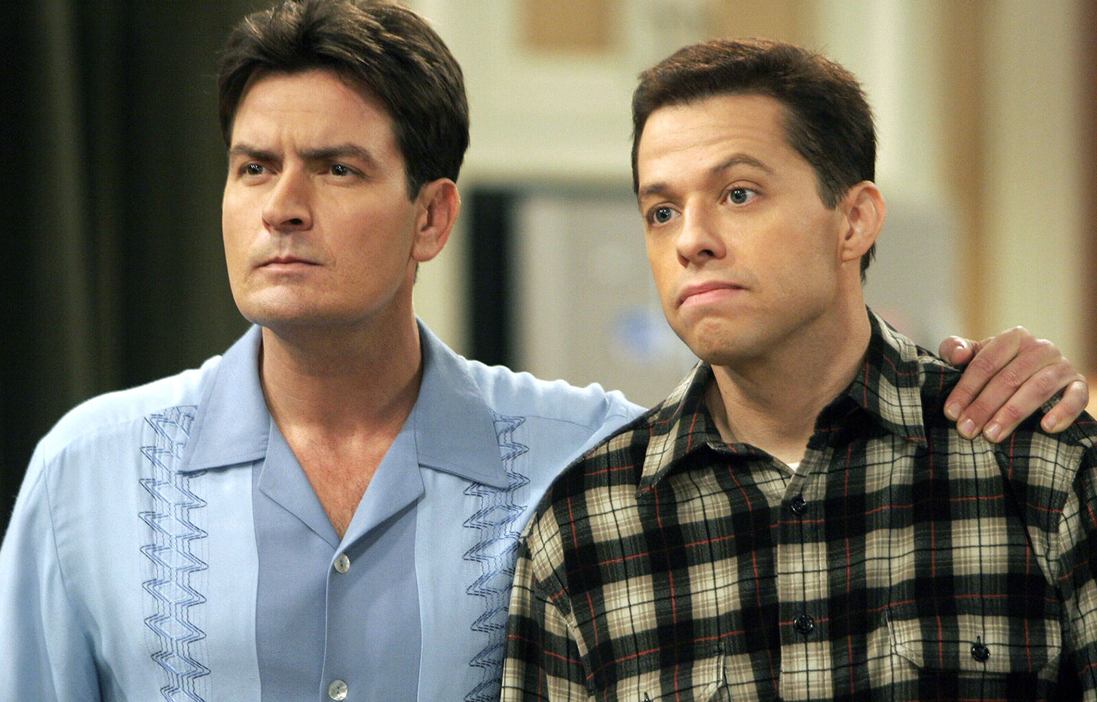 Kun seteleitä satoi taivaasta - Näin paljon Charlie Sheen tienasi yhdestä Miehen puolikkaat -kaudesta