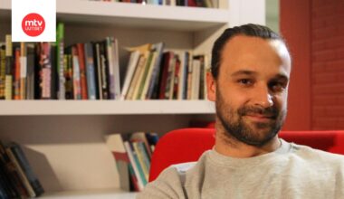 Mikko Parikka jättää Jirin roolin hetkeksi ja siirtyy hoitamaan perheen pienokaista.