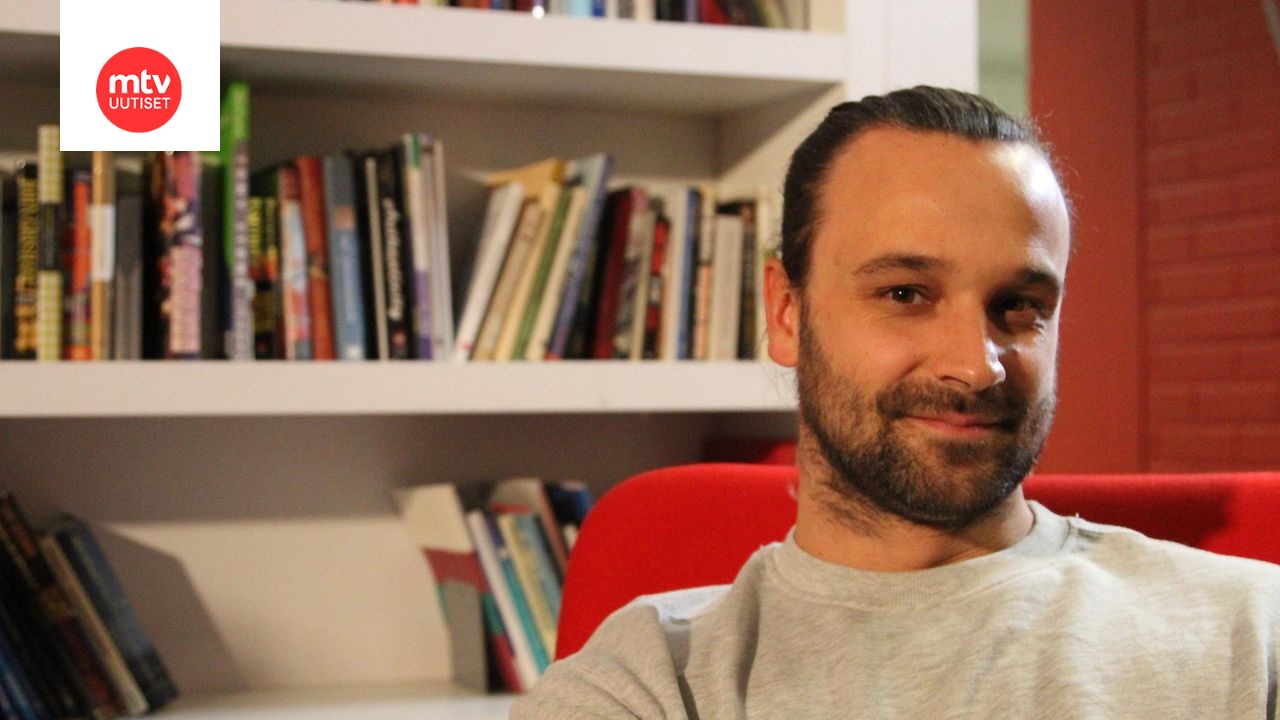 Mikko Parikka jättää Jirin roolin hetkeksi ja siirtyy hoitamaan perheen pienokaista.