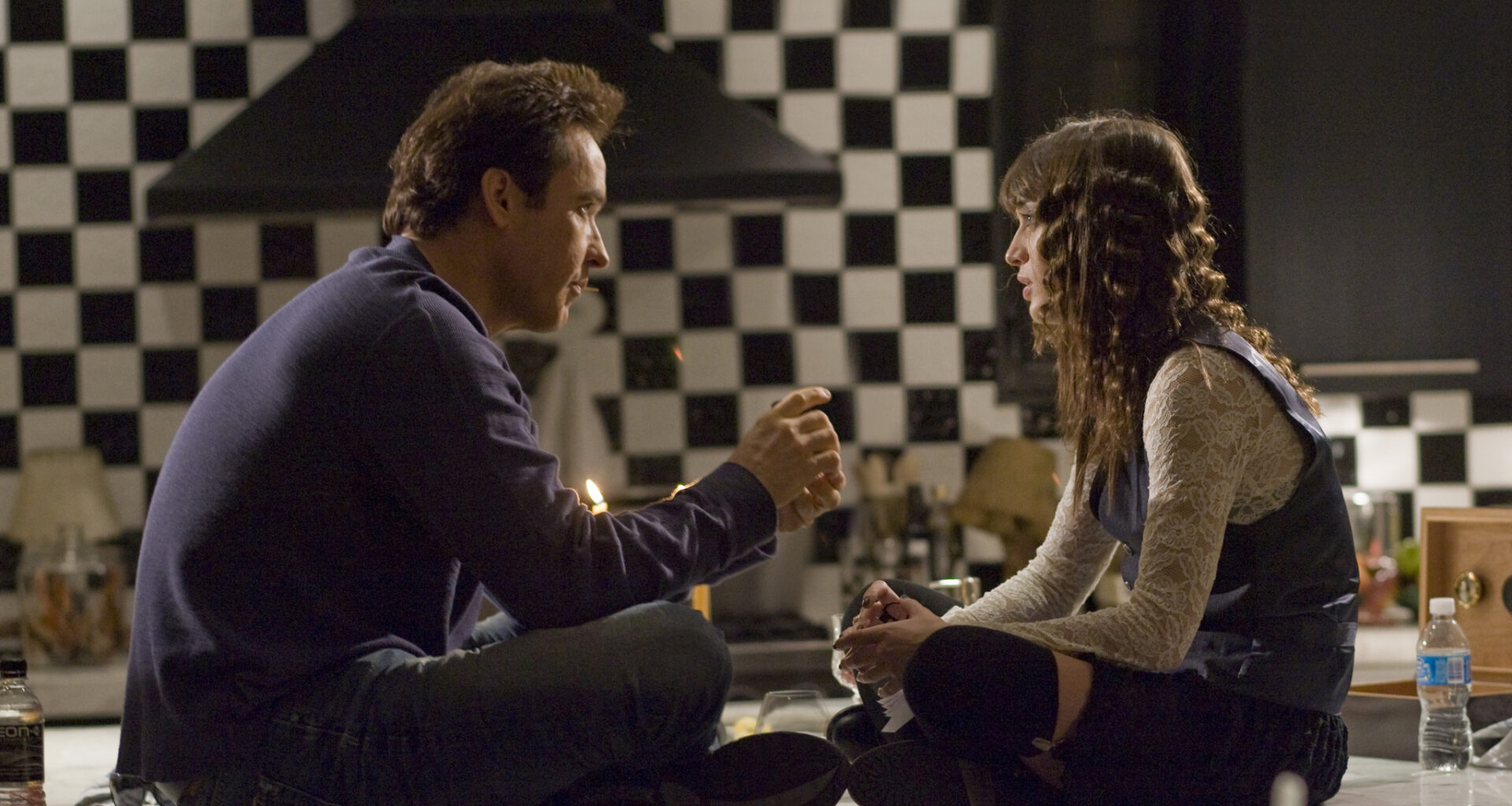 Illalla tv:ssä: Mökkireissu karkaa käsistä - kaverukset löytävät itsensä kohta 1980-luvulta