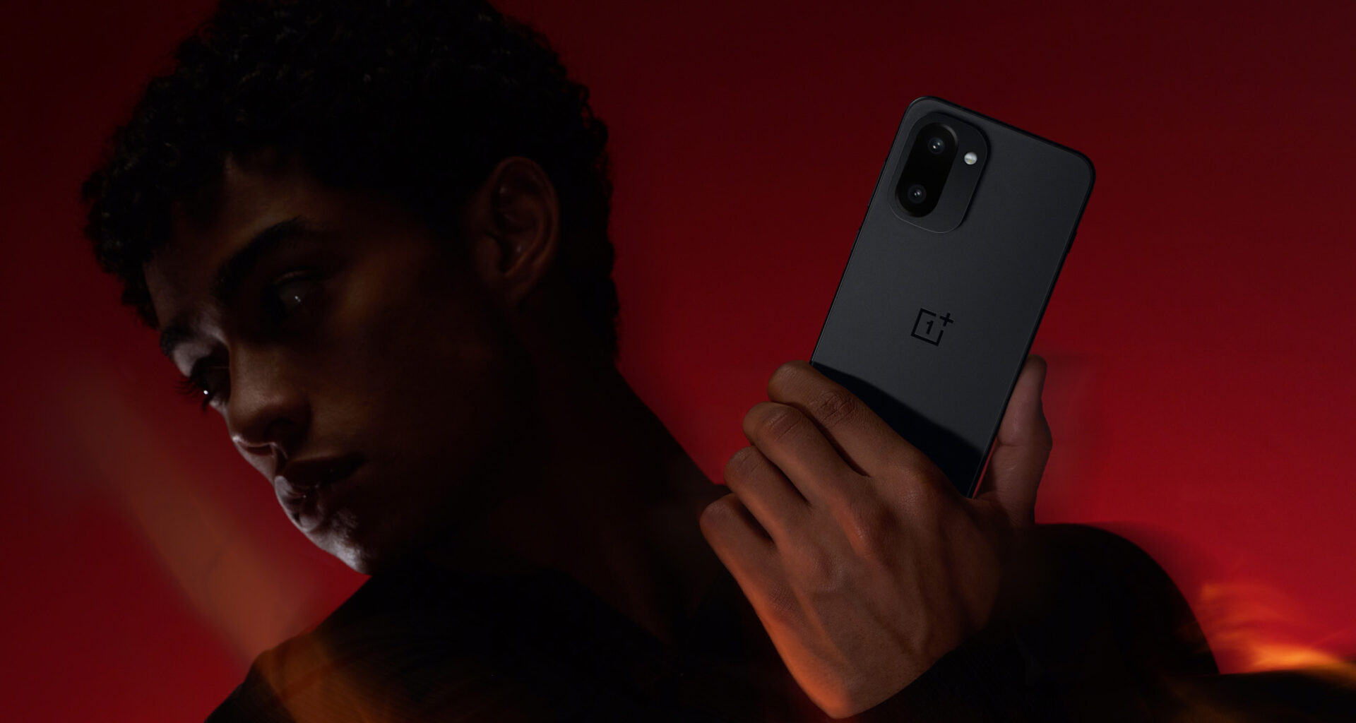 OnePlus 15R on nyt julkaistu virallisesti: 165 Hz AMOLED-näyttö, jättiakku ja huippuluokan suojausluokitus