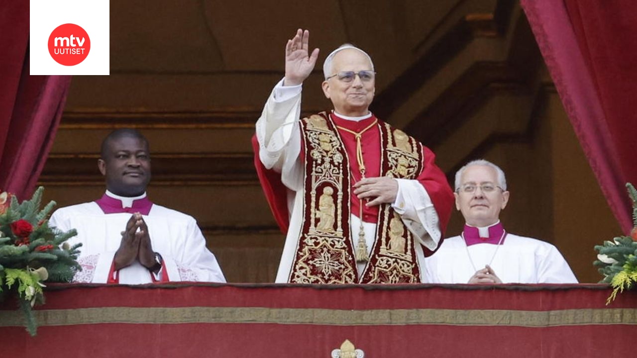 Paavi pitää urbi et orbi -puheensa kahdesti vuodessa, pääsiäisenä ja jouluisin.