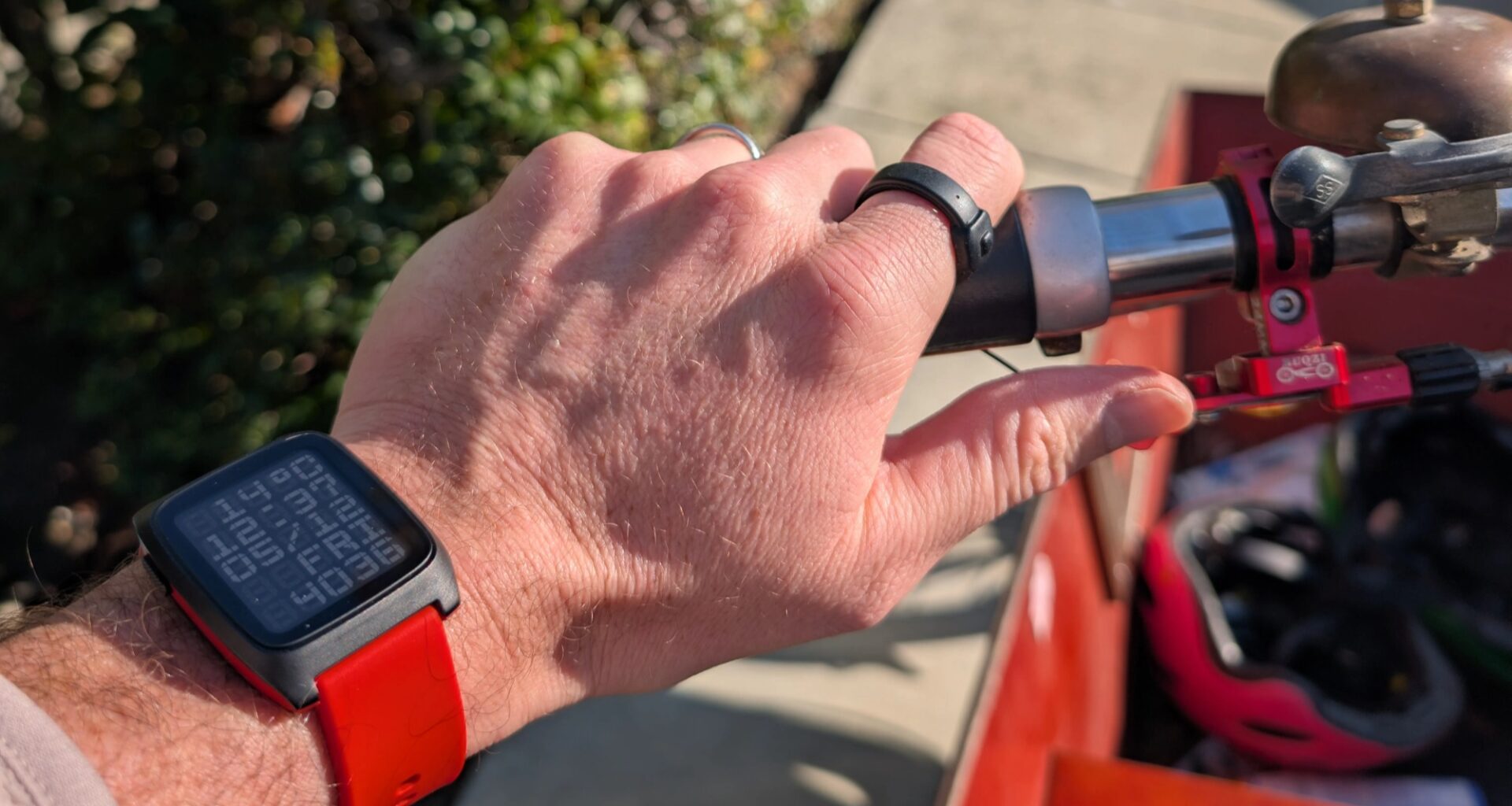 Uusi Pebble-älysormus julki - idea on aivan eri kuin Ourassa