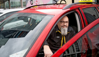 Marko Salmikunnas pitää taksamittarin pakollisuutta hyvänä asiana.