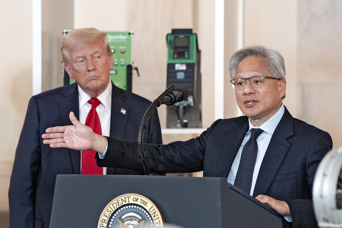 Aiemmin Washingtonissa tuntematon Jensen Huang (oik.) tapasi Donald Trumpin Valkoisessa talossa.