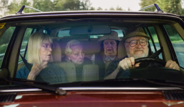 Inkeri (Leena Uotila), Raili (Seela Sella), Kerttu (Sanna-Kaisa Palo) ja Matti (Eero Saarinen) lähtevät matkalle selvittelemään elämän ja kuoleman kysymyksiä.