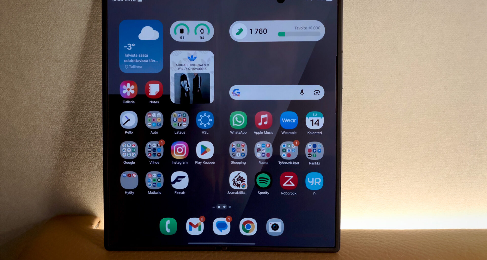 Huhut: Samsung valmistelee leveällä näytöllä varustettua taittuvaa puhelinta iPhone Foldin kilpailijaksi