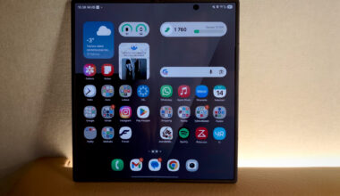 Huhut: Samsung valmistelee leveällä näytöllä varustettua taittuvaa puhelinta iPhone Foldin kilpailijaksi