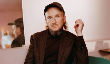 "Pahin virhe ihmissuhteissa ja popmusiikissa on emotionaalinen varovaisuus” – haastattelussa Samuli Putro 