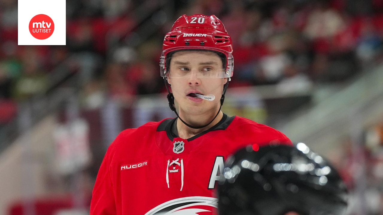 Carolina Hurricanesin Sebastian Aho ei ole hetkeen tehopisteitä kirjauttanut.