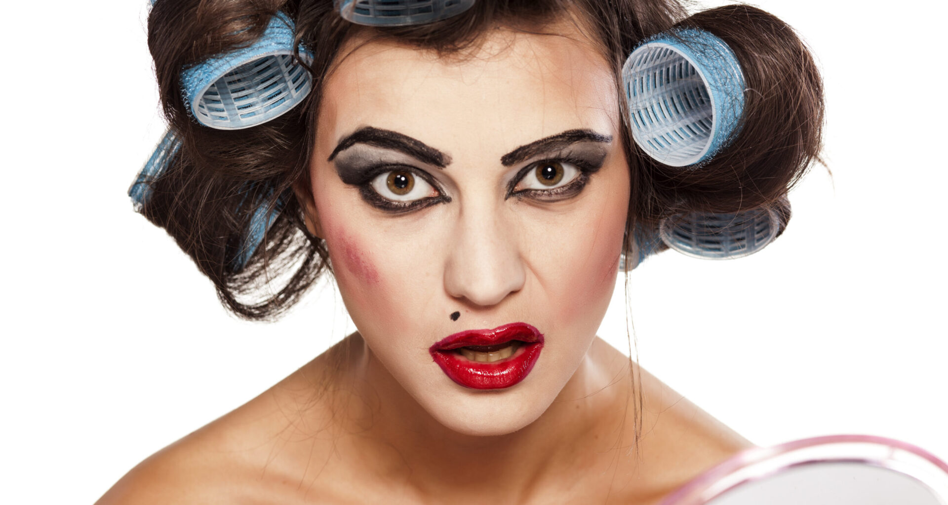 Milloin meikkaaminen menee överiksi? Asiantuntija vastaa