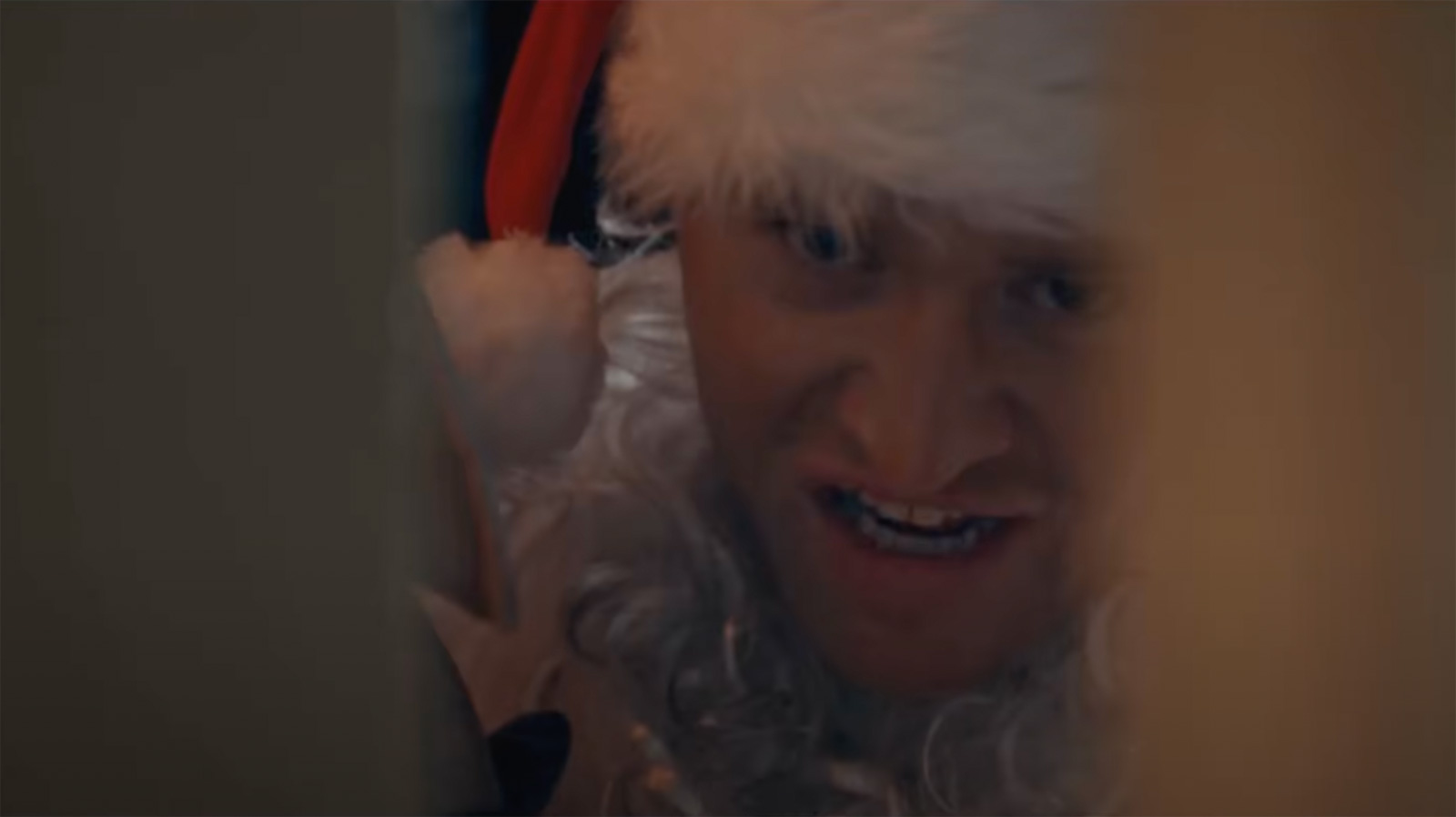 Joulupukki tappaa yli 20 natsia nettihitiksi nousseella videolla