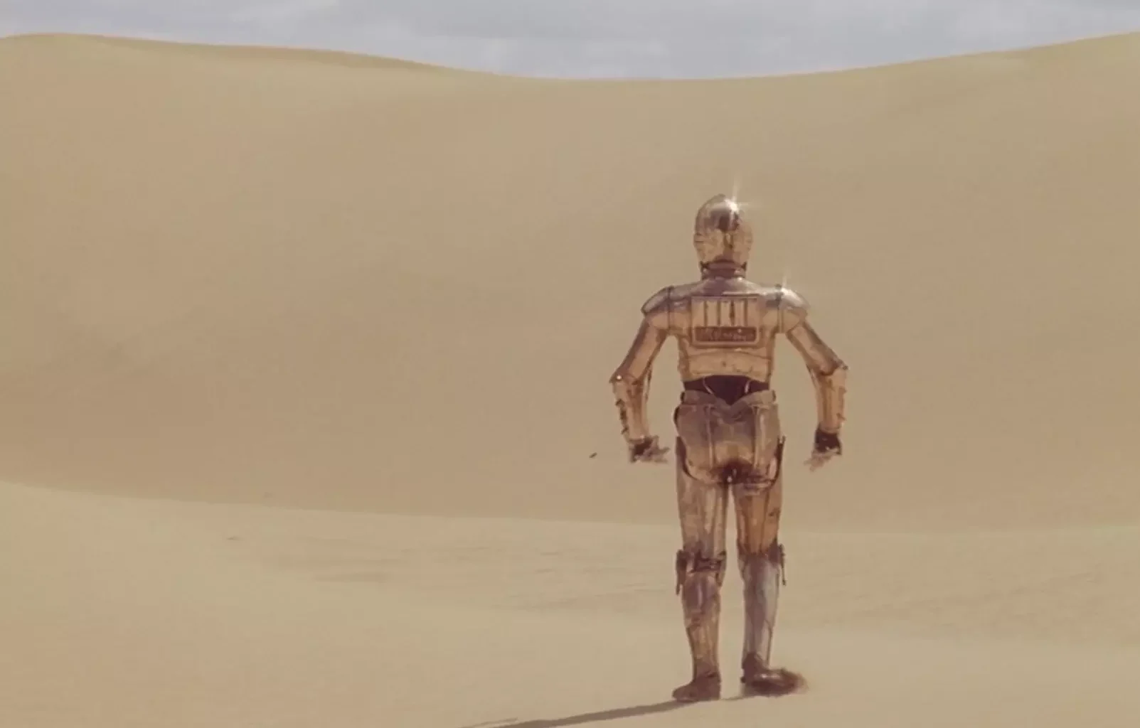 Mitä ihmettä? C-3PO:lla oli kaikki nämä vuodet hopeinen jalka