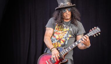 Slash säesti nimekästä laulaja- ja vierailijakööriä yksityiskeikalla - settilistakin koostui melkoisista klassikoista