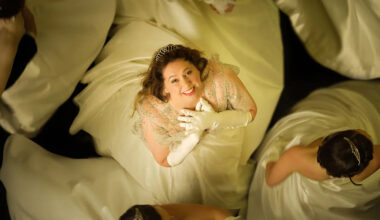 Oikeussotkujen keskelle joutunut The Deb sai vihdoin trailerinsa ja ensi-iltapäivän