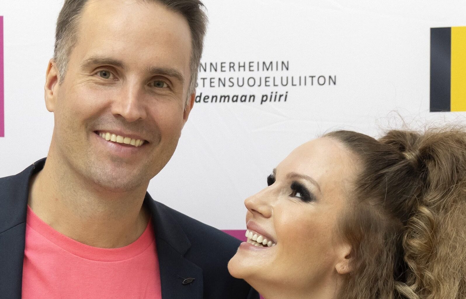 Tiina ja Mikael Forsbyn uusi vuosi vaihtuu maailman äärissä jo 6 tuntia aiemmin - täällä he ovat