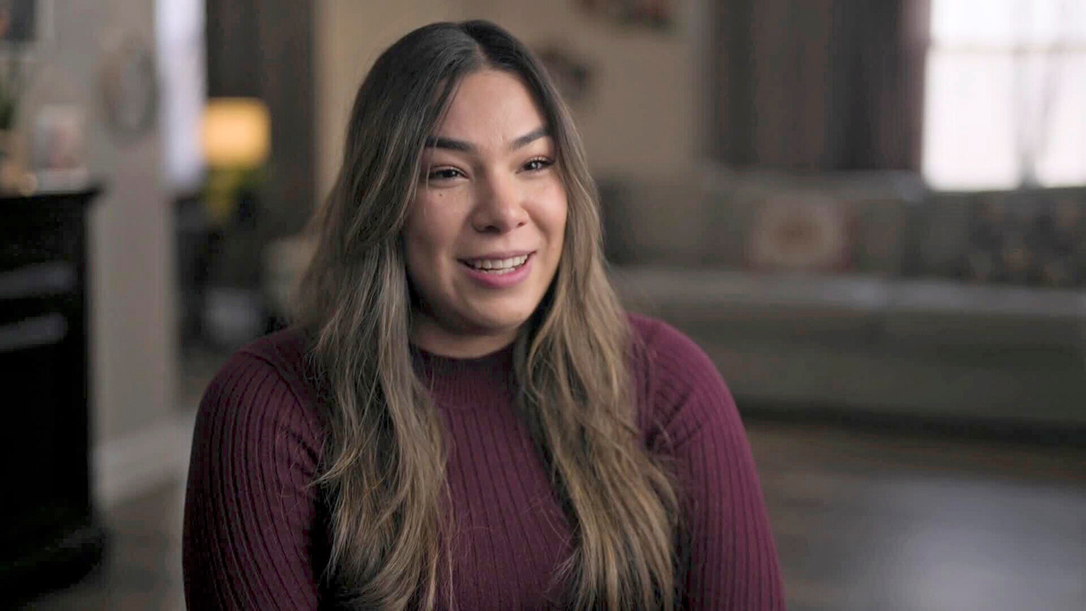 Tulipalossa kuolleeksi julistettu lapsi olikin elossa – Kehdosta kidnapattu tuo julki lapsena siepatun naisen hurjan tarinan