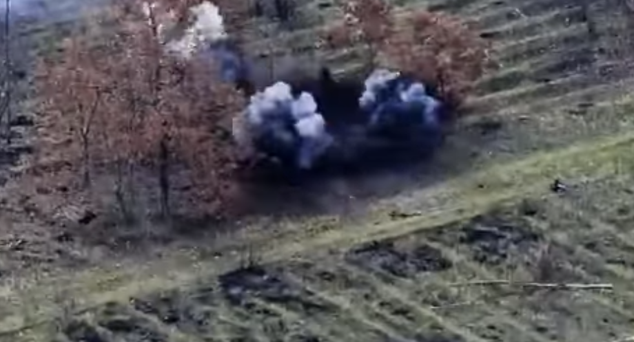 Uskomaton napakymppi, haupitsi osui 12 kilometrin päästä