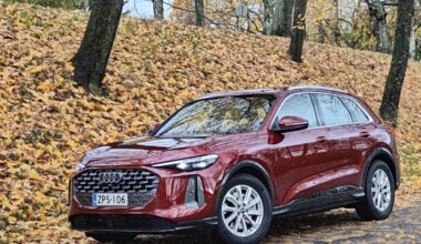 Vaikuttava, mutta helppo unohtaa – Audin lataushybridi on ylen kallis puolisähköauto niille, jotka jämähtivät bensakaudelle