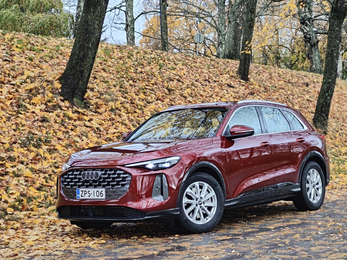 Vaikuttava, mutta helppo unohtaa – Audin lataushybridi on ylen kallis puolisähköauto niille, jotka jämähtivät bensakaudelle