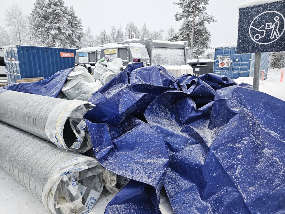 Rikkinäinen puhelin-ilmiö sekoitti Sodankylän K-Supemarket Pohjantähden pysäköintialueen ekopisteen toimintaa