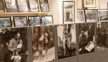 Menot: Galleriassa esillä valokuvanäyttely sota-ajan taisteluista ja arjen askareista