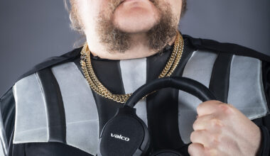 Valco uhoaa uusien VMK25.2-lippulaivakuulokkeiden peruuttavan inflaation