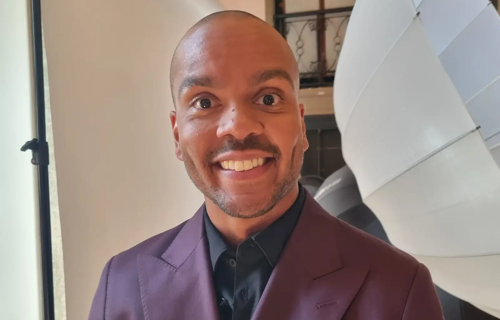 Voisiko tässä olla uusi TTK-juontaja? Ernest Lawson saa rinnalleen sunnuntaina tv:ssä!