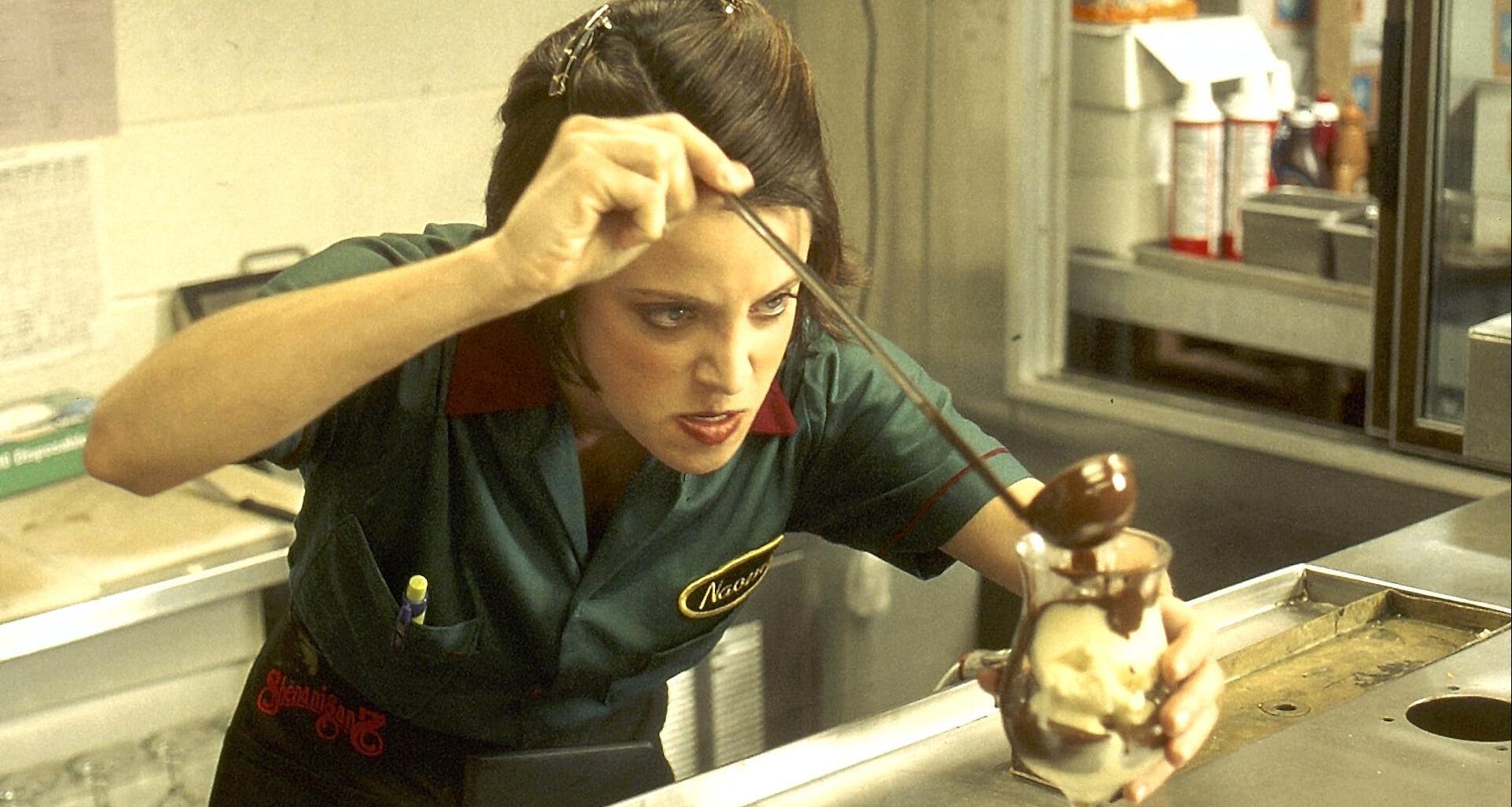 Nyt ilmaiskatselussa: Ravintolatyö ei ole koskaan ollut näin törkeää – härski komedia vuodelta 2005