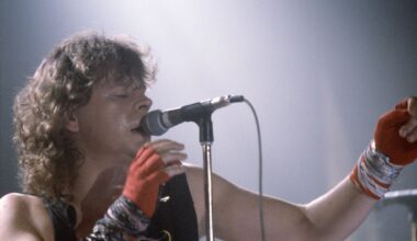 Pate Mustajärvi oli rokkikukko ennen ukkometsoa – Kuvakooste vie 80-luvulle