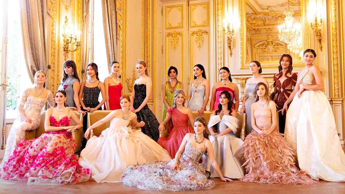 Le Bal – debytanttitanssiaiset kertoo seurapiiritapahtumasta