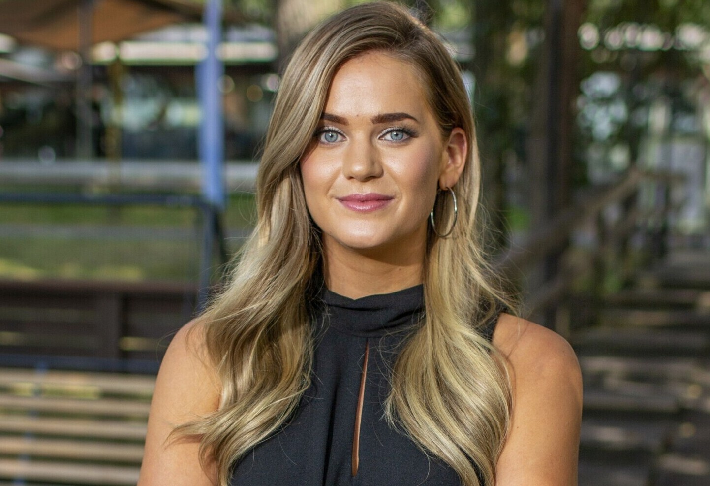 Salkkarit-tähti Johanna Puhakalle sattui Kanarialla ikävä vahinko - ruskeaa valkoisella