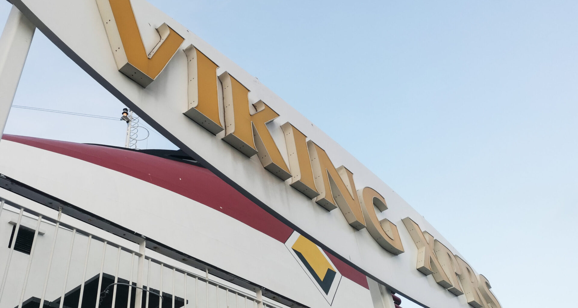 Lisää tietoa Viking Linella kuolleen miehen erikoisista liikkeistä