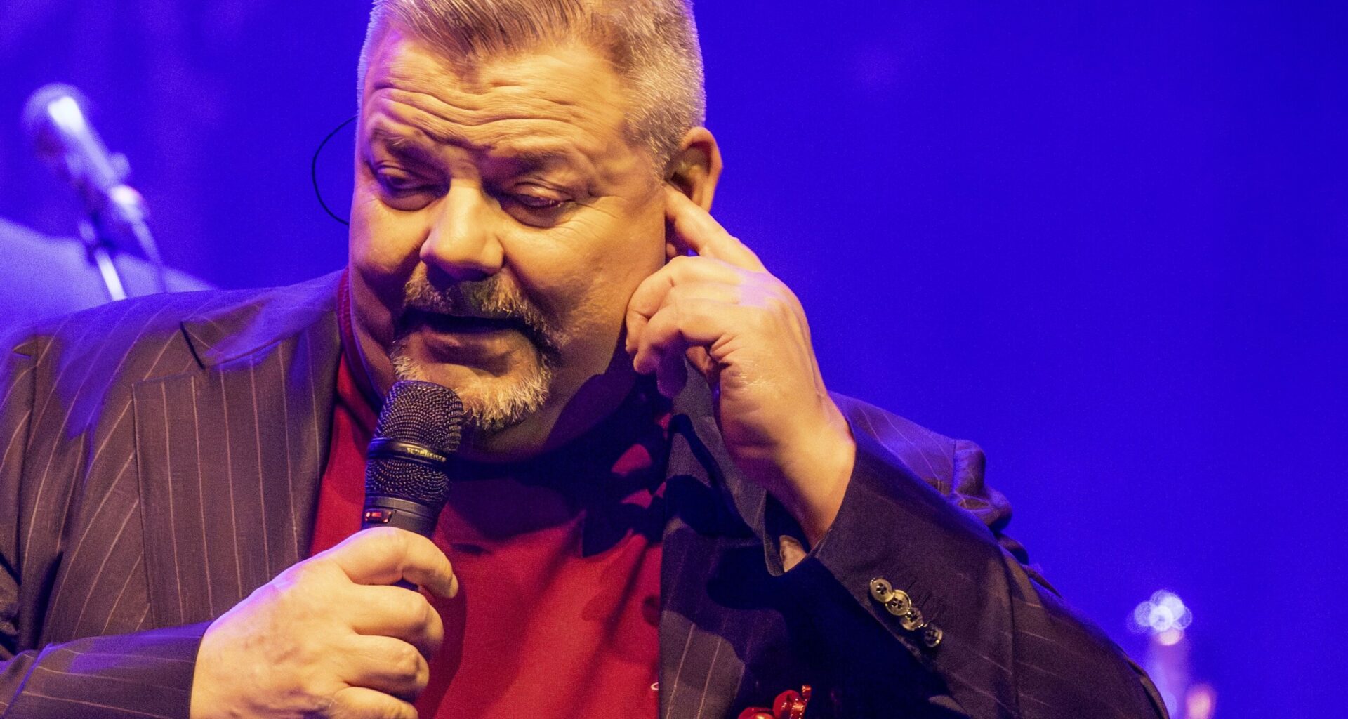 Jari Sillanpäältä video sairaalasta - kainalosauvat käytössä