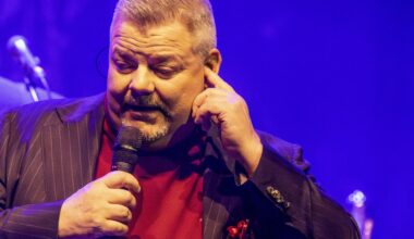 Jari Sillanpäältä video sairaalasta - kainalosauvat käytössä