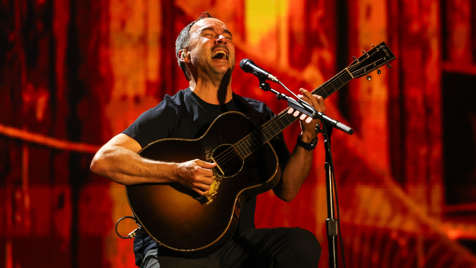 "En halua verorahojeni menevän ICE:n naamioituneille öykkäreille" - Dave Matthews jyrähti Yhdysvaltojen menosta