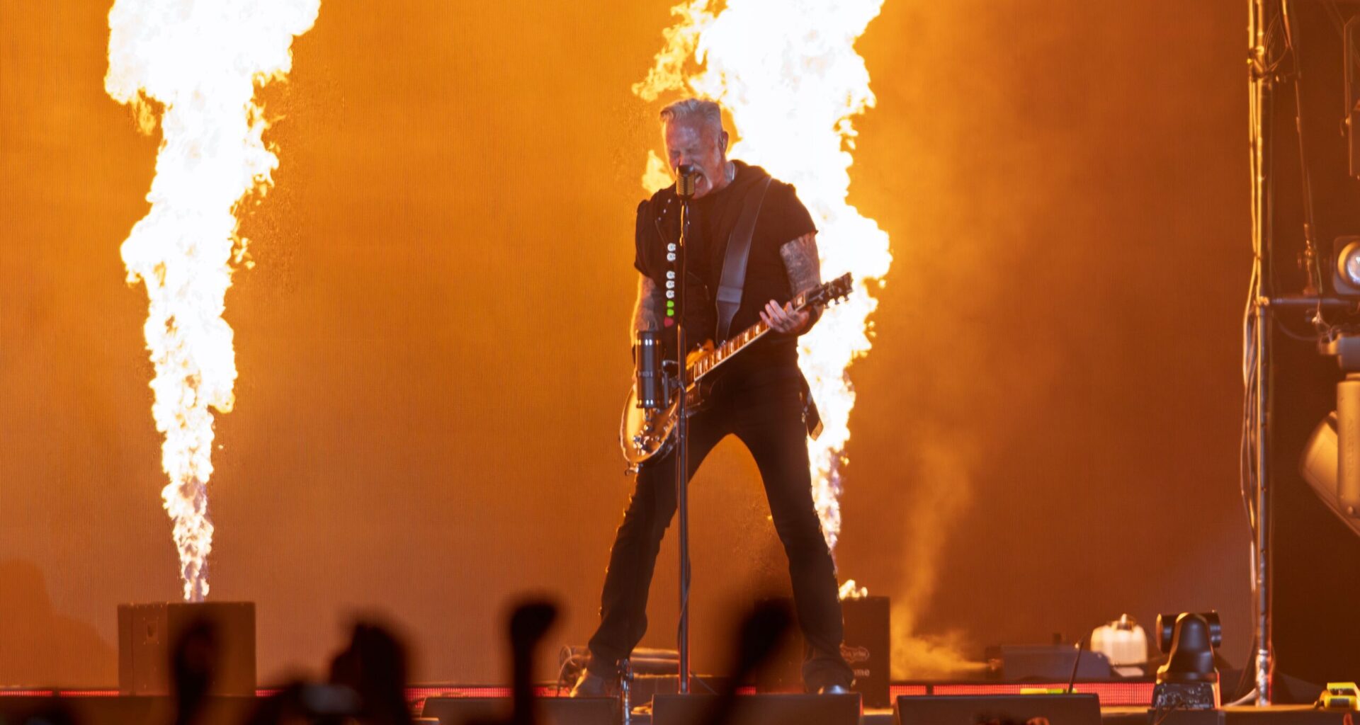 James Hetfield nimeää kaksi Metallican kappaletta, jotka kokee haastaviksi soittaa keikoilla