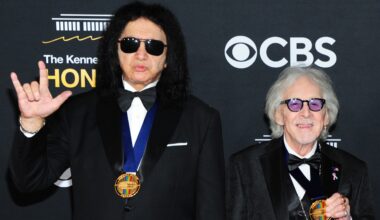 Gene Simmons ja Peter Criss taittavat peistä siitä, kuka todella kirjoitti vanhan Kiss-hitin