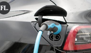 Pääkirjoitus | Autokansa siirtyy sittenkin sähköaikaan: Odotettu romutuspalkkio voi olla ratkaiseva heräte | Pääkirjoitus & mielipide