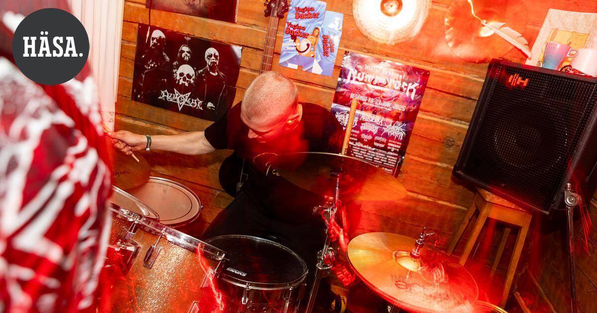Arkistosta | Verta, teräaseita ja pentagrammeja – Black metal -yhtye Lohdunsyöjän treenikämppä rakentui saunatupaan Janakkalassa | Paikalliset